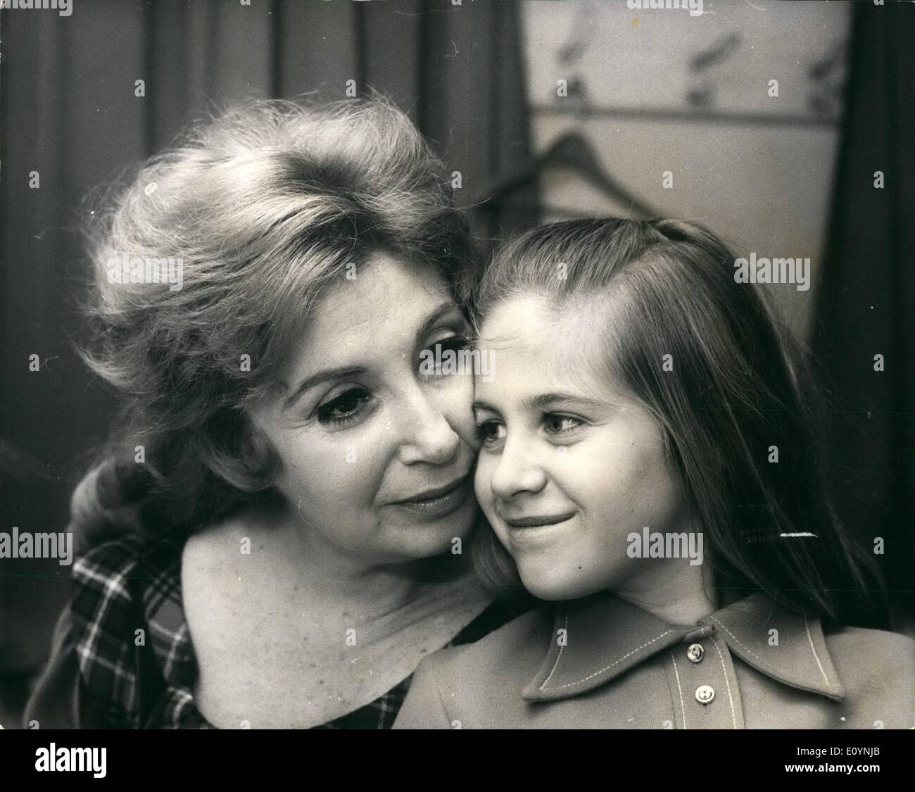 Dec. 12, 1970 - 11-year-old Muffy who is deaf arrives here for her opera Mother's British debut at Covent Garden. Beverly Sills, the idol of America's opera public, makes her British debut at the Royal Opera House, Covent Garden, on Wednesday December 23rd. Her 11-year-old daughter, Muffy has come here for the occasion. Muffy adores opera yet the sad thing is that she has never heard her mother sing a note, for she is deaf. Beverly is now rated on both sides of the Atlantic as something special among operatio sopranos Stock Photo