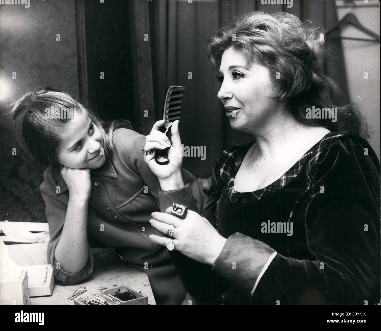 Dec. 12, 1970 - 11-year-old Muffy who is deaf arrives here for her opera Mother's British debut at Covent Garden. Beverly Sills, the idol of America's opera public, makes her British debut at the Royal Opera House, Covent Garden, on Wednesday December 23rd. Her 11-year-old daughter, Muffy has come here for the occasion. Muffy adores opera yet the sad thing is that she has never heard her mother sing a note, for she is deaf. Beverly is now rated on both sides of the Atlantic as something special among operatio sopranos Stock Photo