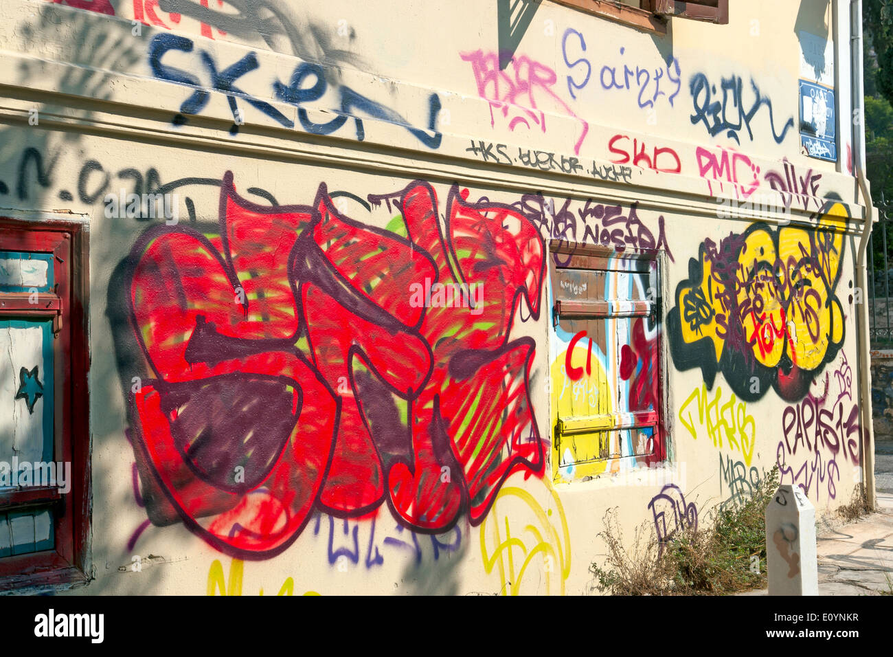 Graffiti on walls hi-res stock photography and images - Alamy
