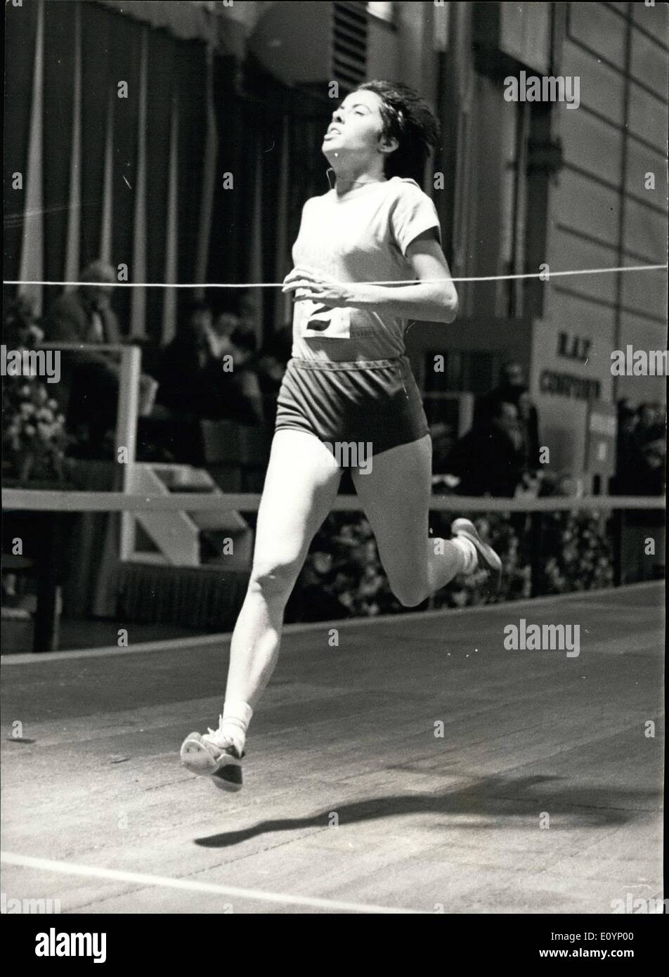 Jan. 01, 1971 - Margaret Beacham sets up a world indoor record for the 1,500-metres at Cosford: Housewife and bank clerk Mrs. Margaret Beacham yesterday set up a world indoor time of 4min 20.5 secs for the 1,500-metres in the Ford National Indoor championships at Rap Conford. Photo Shows Margaret Beacham breaks the tape to set up the new world Indoor record for the 1,500-metres at Conford yesterday. Stock Photo