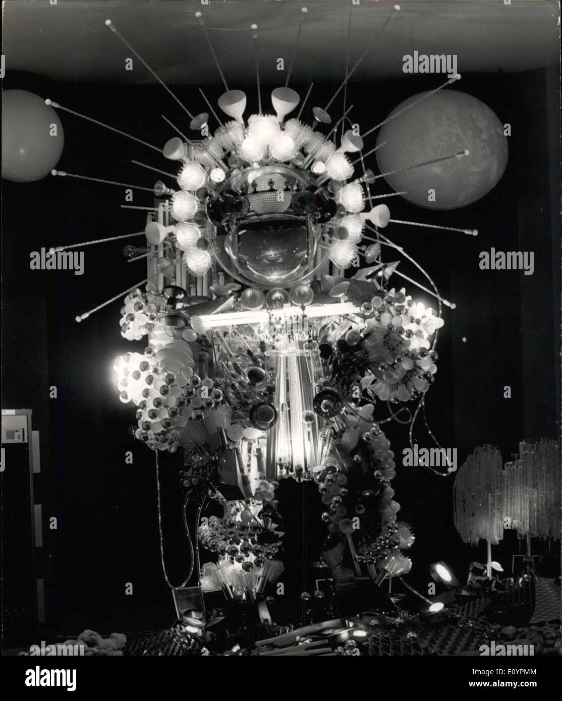 Feb. 26, 1971 - A-II 836/21-25 Introducing ?Space Knight? ? A Sculpture made up of 2.000 electric bulbs of 300 different sorts entitled ?The Knight of the Space? is now being shown at a Philips Shop in Paris. OPS: The unusual electric bulb sculpture shown at Philips. Feb. 26/71 Stock Photo