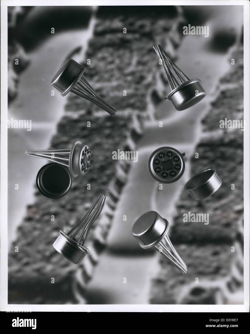 Apr. 04, 1971 - A handful of GER 2507's, a 5 MHz dual 100-bit shift register, is superimposed on a chip photo taken with a scanning electron microscope. This photomicrograph enlarges an area corresponding to approximately one bit and shows the uniformity of General Electric's new Refractory Metal Oxide Semiconductor Process (RMOS) Stock Photo