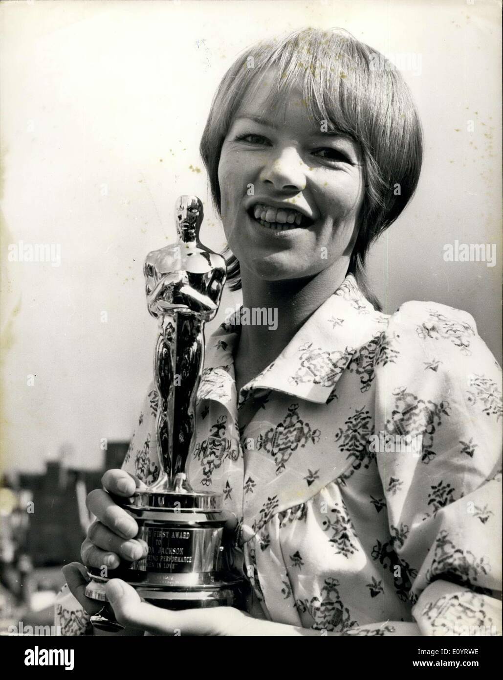 Apr. 27, 1971 - Hal B Wallis brings Oscar to Glenda Jackson: Producer Hal B. Wallis, a member of the board of governors of the Motion Picture Academy of Arts and Sciences, today presented to Glenda Jackson on behalf of the Academy the Oscar she was awarded for her performance in ''women in love''. Wallis, who arrived in London over the week end to begin production on his film ''Mary, Queen of Scots'', in which Miss Jackson co stars with Vanessa Redgrave, brought the Oscar with his from Hollywood Stock Photo