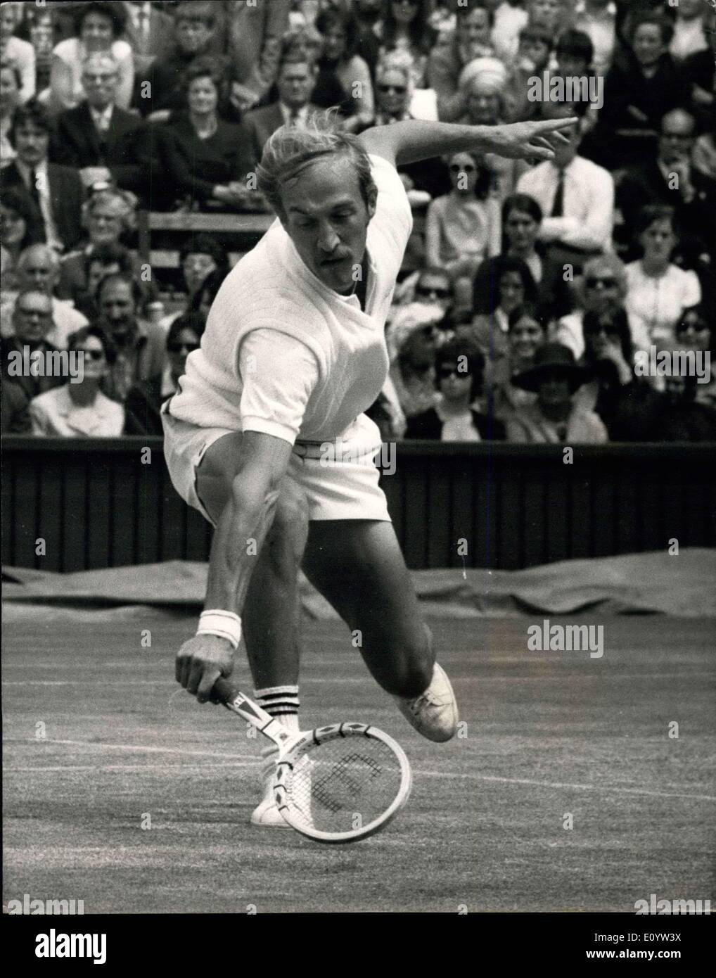 Jun. 26, 1971 - WIMBLEDON TENNIS CHAMPIONSHIPS STAN SMITH (USA) VERSUS ROY  EMERSON (AUSTRALIA). Photo shows Stan