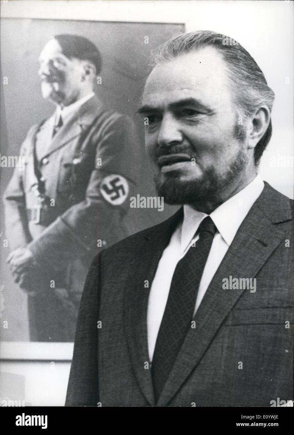 Aug. 08, 1971 - Hollywood-Star James Mason For TV-Filming In Munich (West-Germany): The attempt upon Hitler: made the famous Hollywood-actor James Mason (photo) come to Munich. The 62-year-old bearded star, who was married for the second time only a few weeks ago to the actress Clarissa Kaye, is filming for the American television, a new film about the attempt upon Hitler. Stock Photo