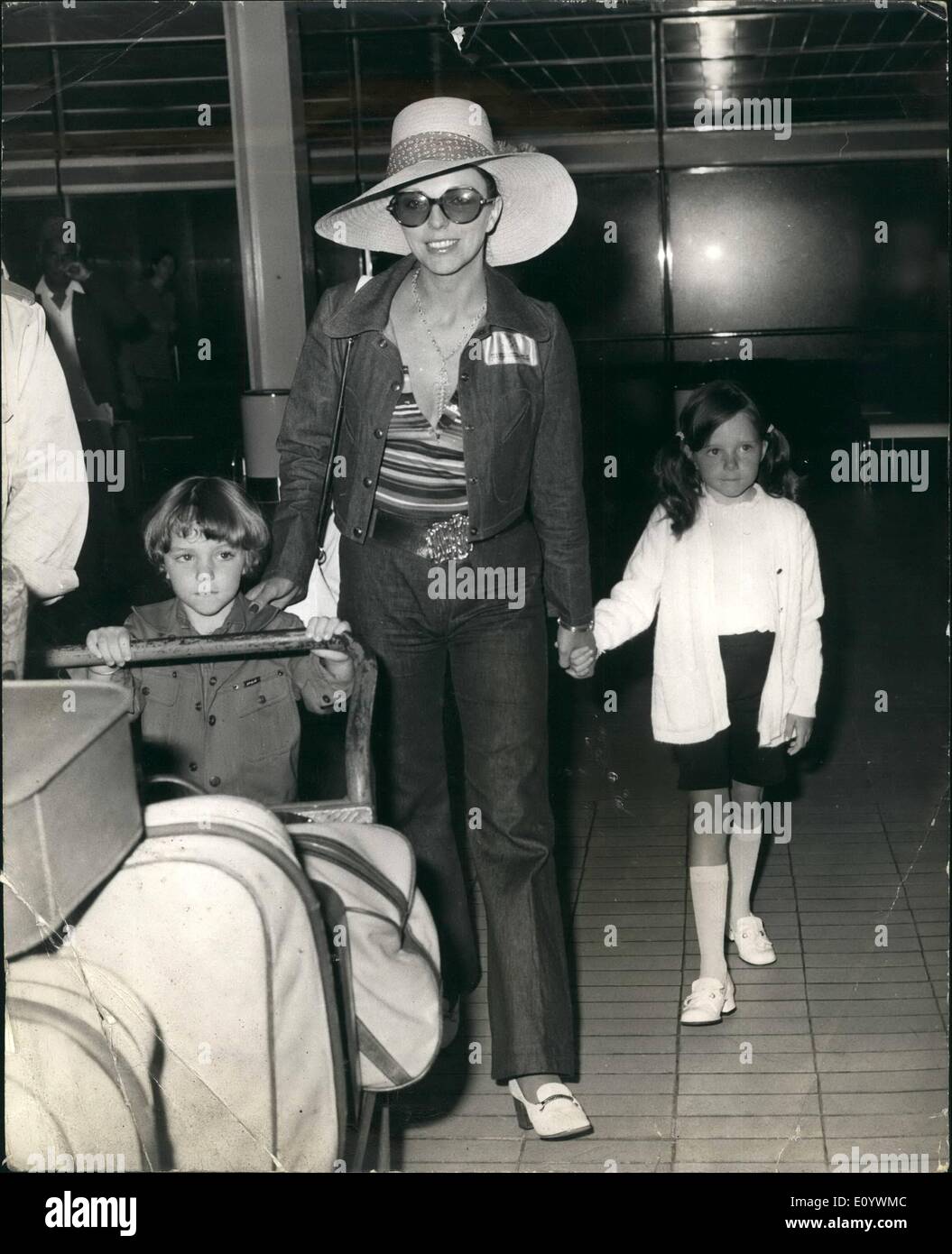 Aug. 08, 1971 - Joan To Live In Spain: Actress Joan Collins, who won a divorce from actor-director Anthony Newley in Los Angeles last week, photographed yesterday after flying back to London with their children, Sacha, 5, and Tara, 7. Today they're off to live in Spain. Stock Photo