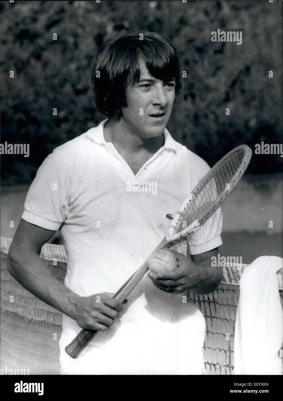 Sep. 09, 1971 - Dustin Hoffman plays tennis. Hoffman the famous actor, spends these days in Rome waiting to play a film up to day directed by director Pietro Germi ''Pinche Divorzjo Non Ci Divida'' besides with star Carla Gravina e Stefania Sandrelli. Now is loving tennis a little for passion and also to recover the ight last during the holidays early. Every morning takes lessons and casyto find him in a well bakland and volee. Stock Photo
