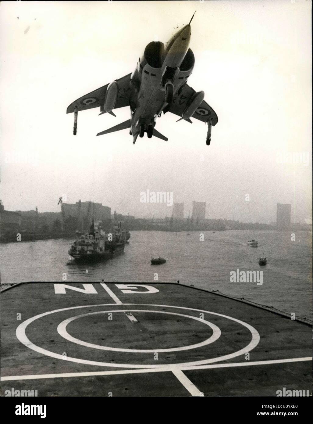 Sep. 22, 1971 - Harrier Jump Jet Deck Landing at Greenwich: A Hawker Siddeley V/Stol Harrier jet today made a vertical landing and take -off from the deck of the Royal Fleet Auxiliary ''Green Rover'', moored in the River Thames at Greenwich, London, The operation was watched by senior officers of many of the world's navies, who were attending the Royal Navy Equipment Exhibition at the royal Naval College, Greenwich Stock Photo