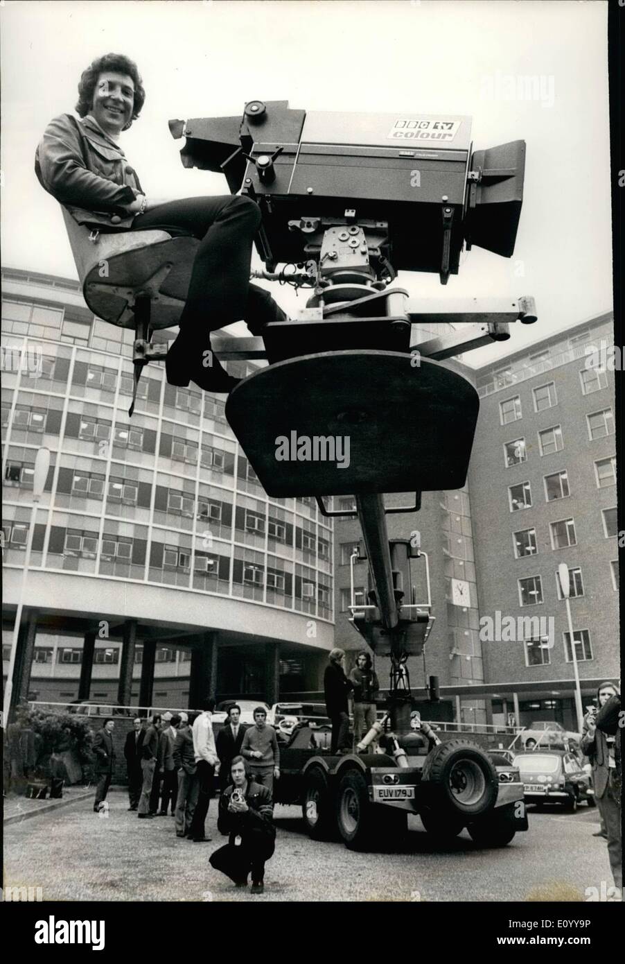 Nov. 11, 1971 - Tom Jones At The B.B.C.: Tom Jones arrived at the BBC Television Centre today to discuss plans for his first-ever one-man show - a BBC-1 Christmas Special. Tom had a good look at the giant thirty-foot camera crane that will be used on the show. Photo shows Tom Jones pictured high above the ground on the thirty-foot camera crane, at the BBC Television Centre today. Stock Photo