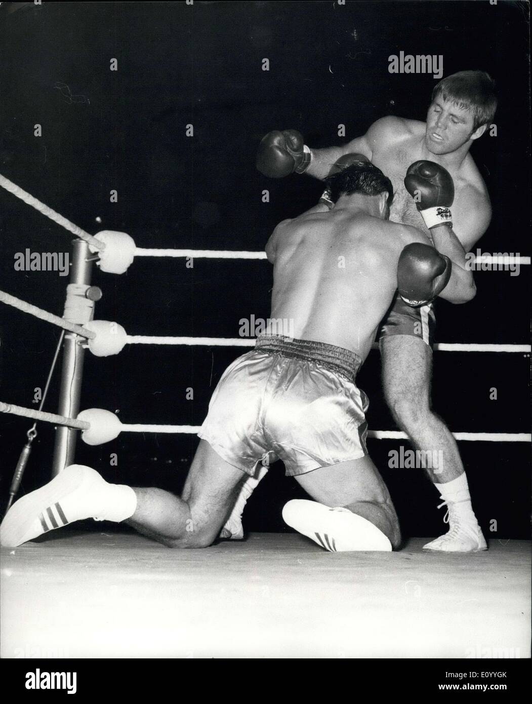 Nov. 17, 1971 - Jack Bodell knocked out in 64 seconds. Jack Bodell, the British, European and Commonwealth heavyweight champion, was beaten in 64 seconds at Wembley last night when he was knocked out by American Jerry Quarry in a non-title fight scheduled for ten rounds. Photo Shows: Jack Bodell (back to camera) begins to slide to the canvas after Jerry Quarry had landed the punch which finished the fight after 64 seconds of the first round. H/Keystone Stock Photo