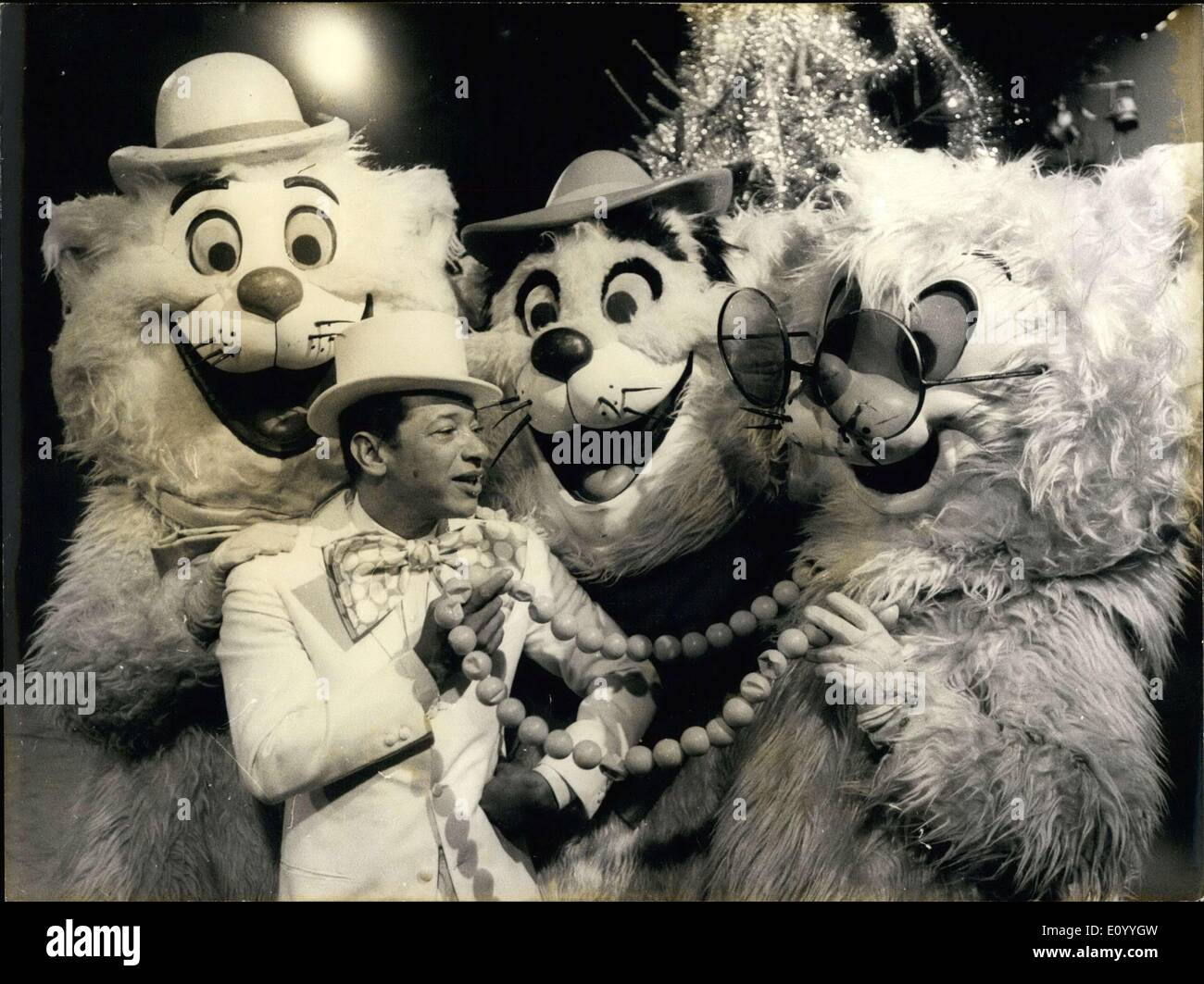 Black and white walt disney hi-res stock photography and images - Alamy