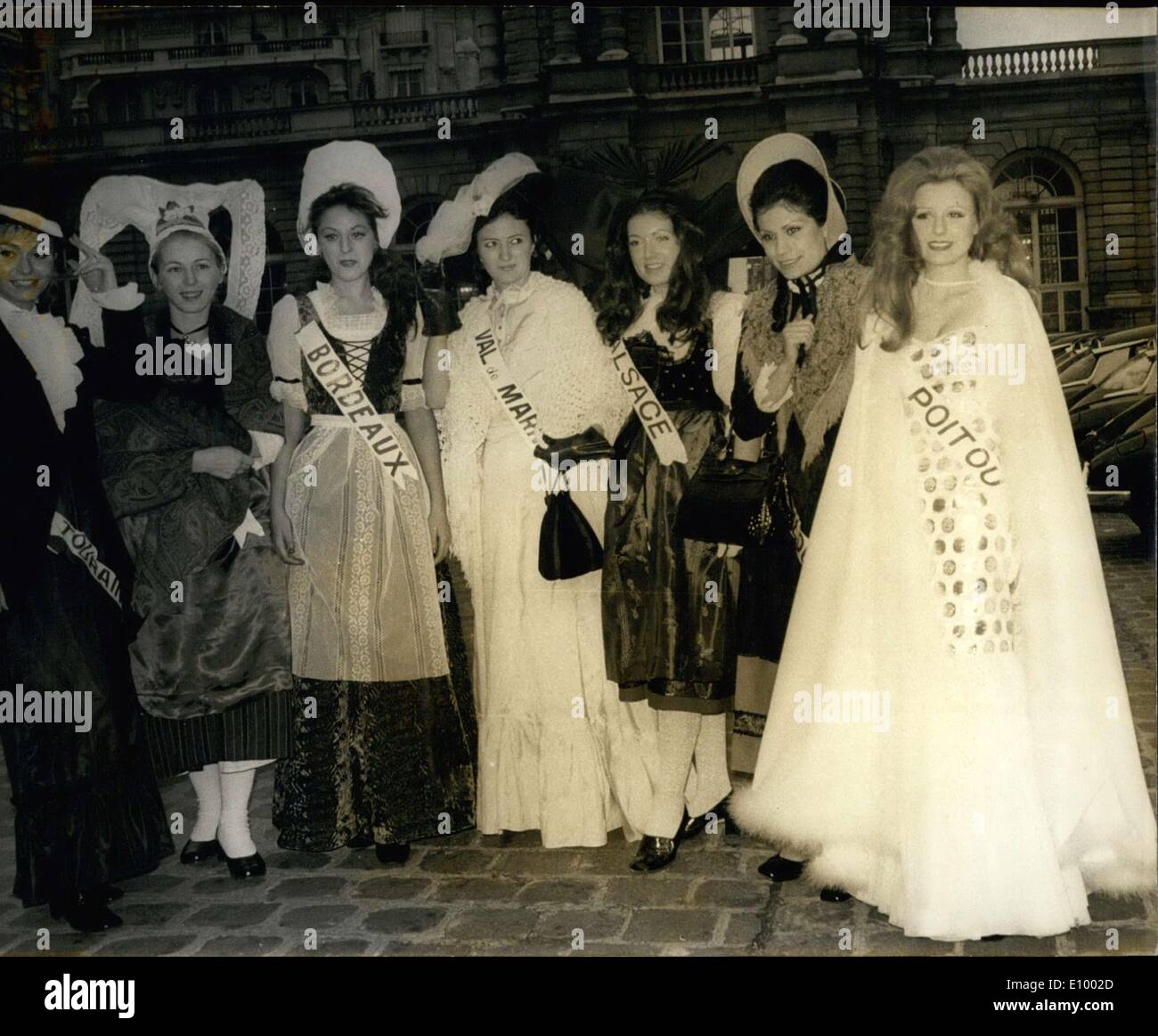 1971 miss france candidates visit senate hires stock photography and