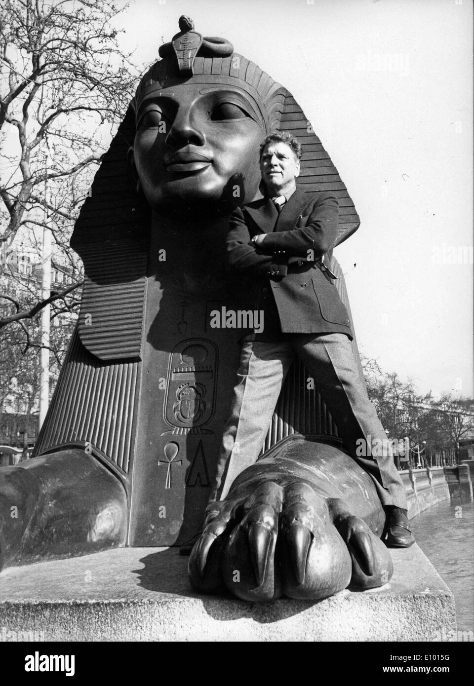 Burt Lancaster on Sphinx at Embankment Gardens Stock Photo