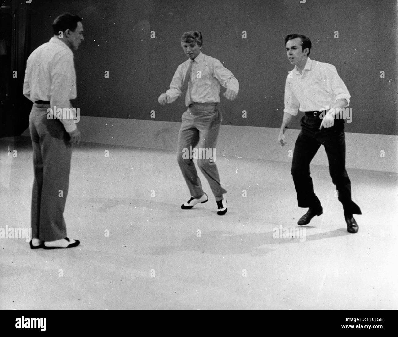 Gene Kelly watches stand-in rehearse Stock Photo