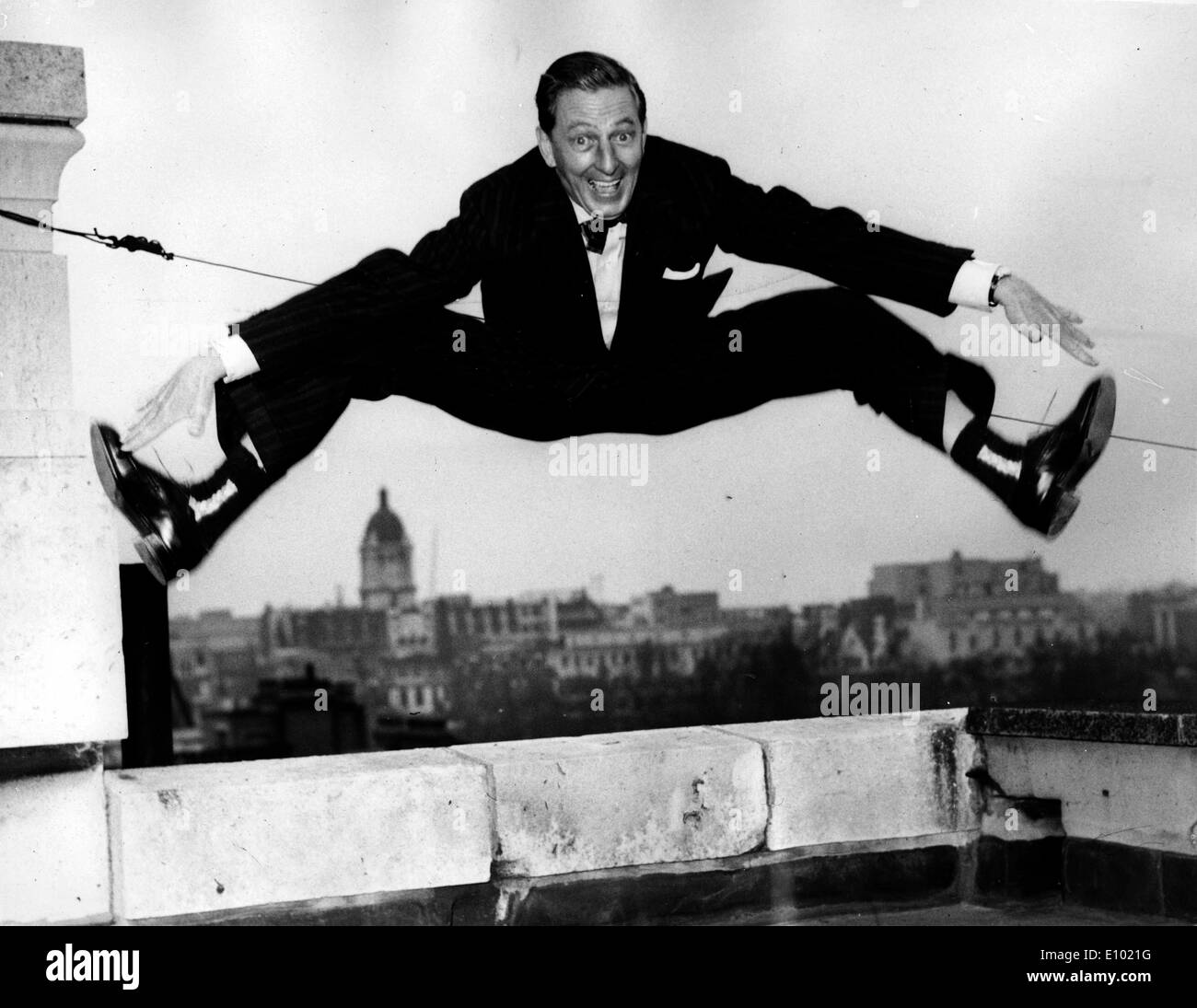 American entertainer, dancer RAY BOLGER, Scarecrow in Wizard of Oz, jumps and touches his toes Stock Photo
