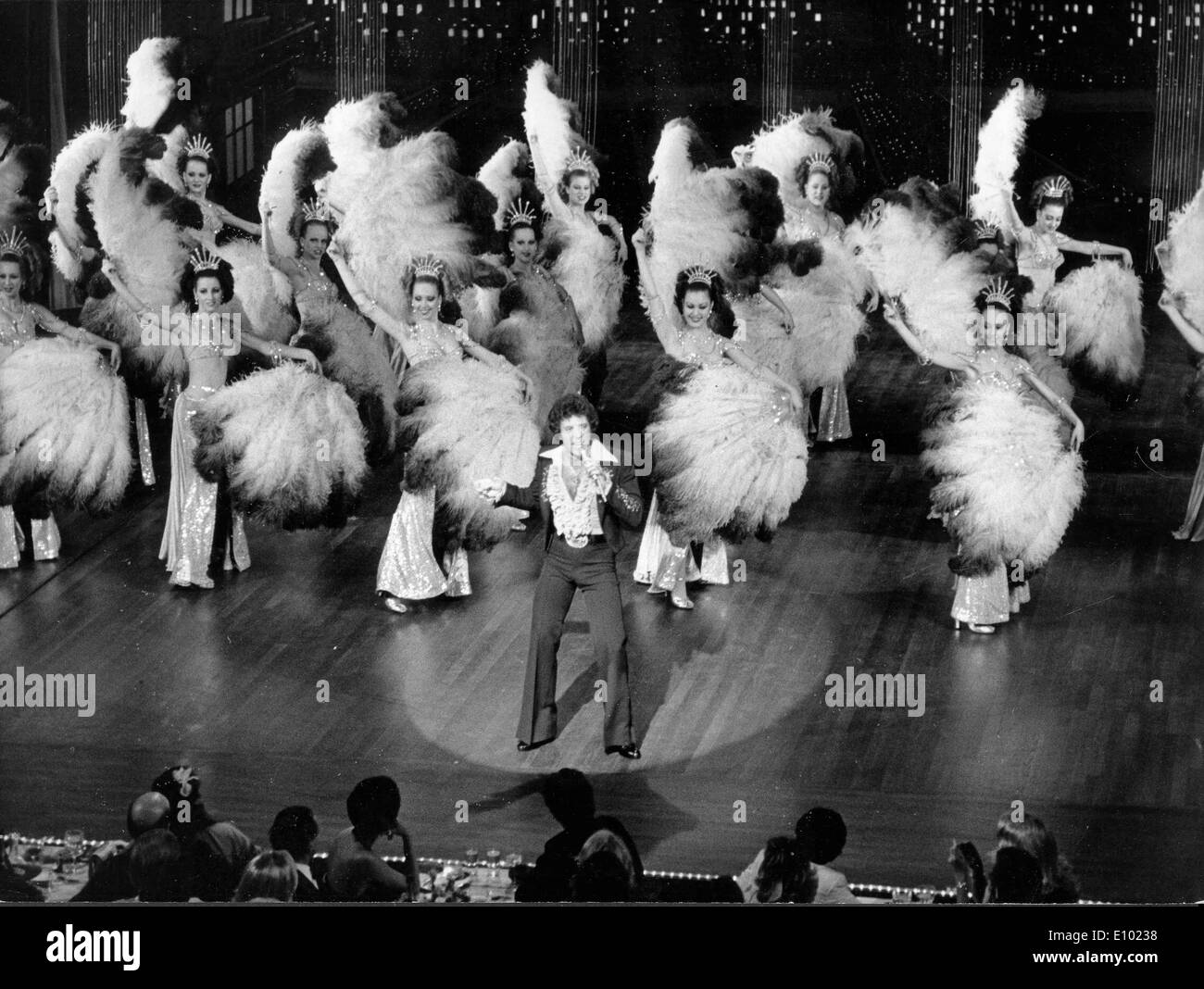 Singer Tom Jones with Bluebell Girls Stock Photo Alamy