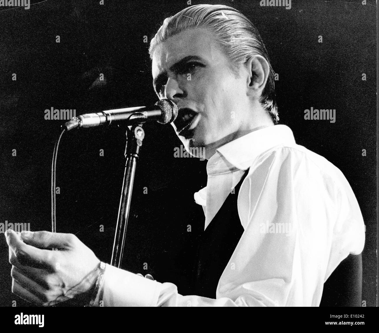 Pop star David Bowie performs at Empire Pool Stock Photo