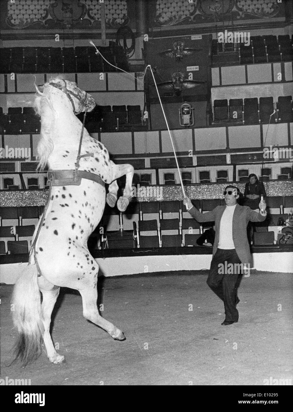 Actor Marcello Mastroianni rehearses for circus Stock Photo