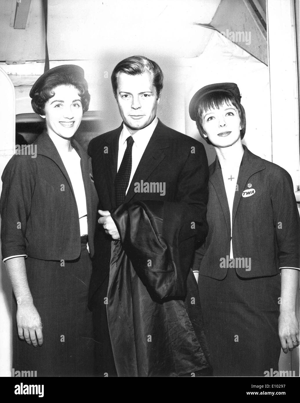 Actor Marcello Mastroianni with flight attendants Stock Photo