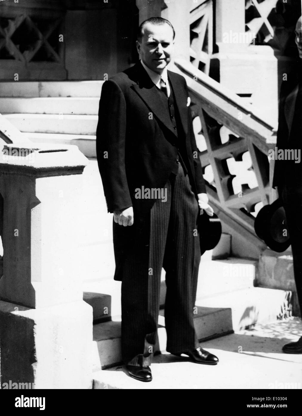 Ambassador Jacob Malik leaves Soviet embassy Stock Photo