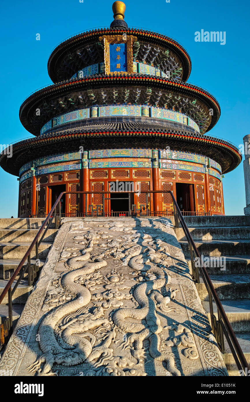 Stone carved dragon temple hi-res stock photography and images - Alamy