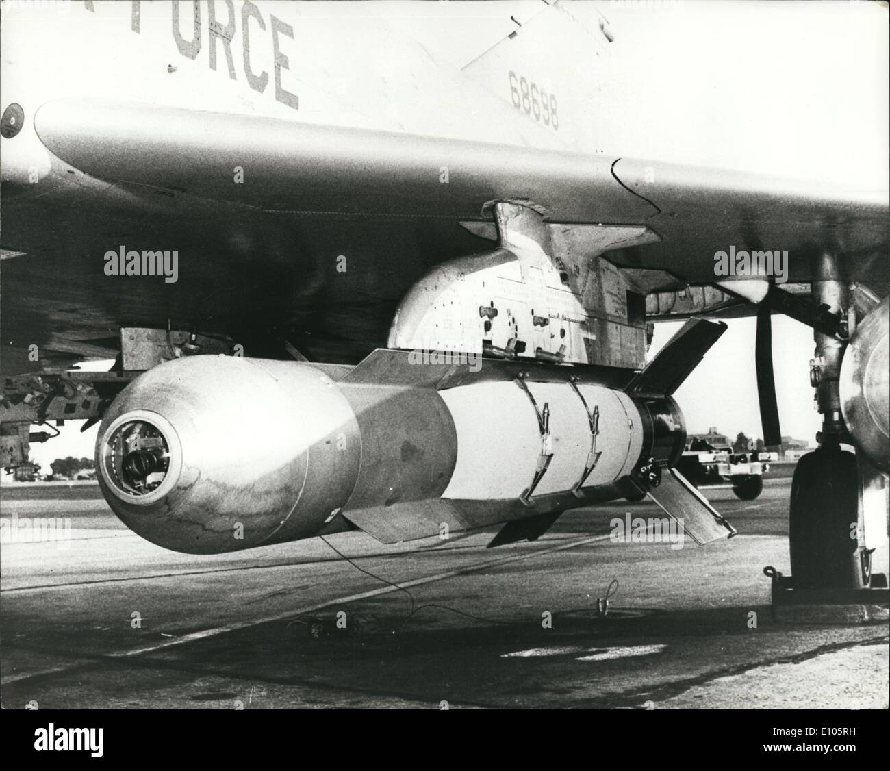 Deadly accurate bomb advance killer hires stock photography and images