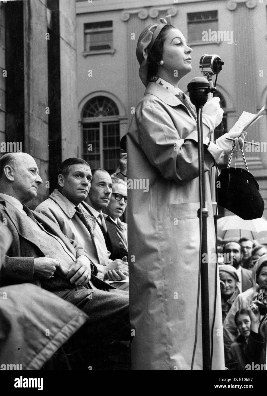 Actress Vivien Leigh leads protest march Stock Photo