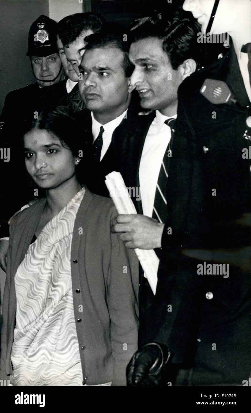 Kenya Asian Girl Who Has Been Shuttled More Than 17 Hi res Stock 