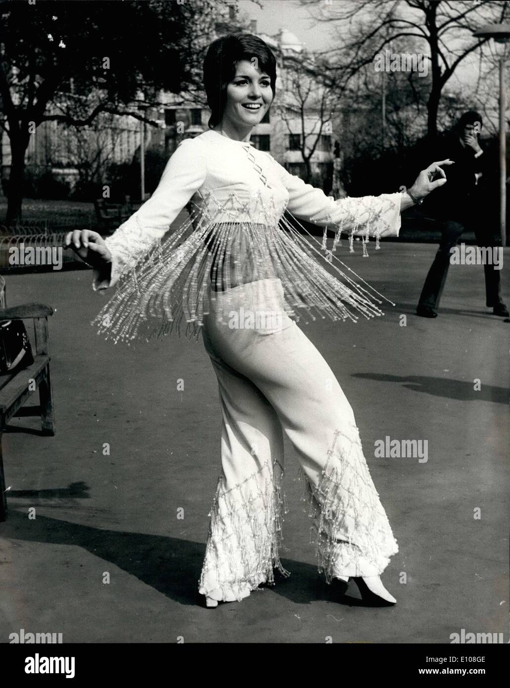 Mar. 03, 1970 - Julie Rogers In Cabaret At The Savoy: Glamorous singing ...
