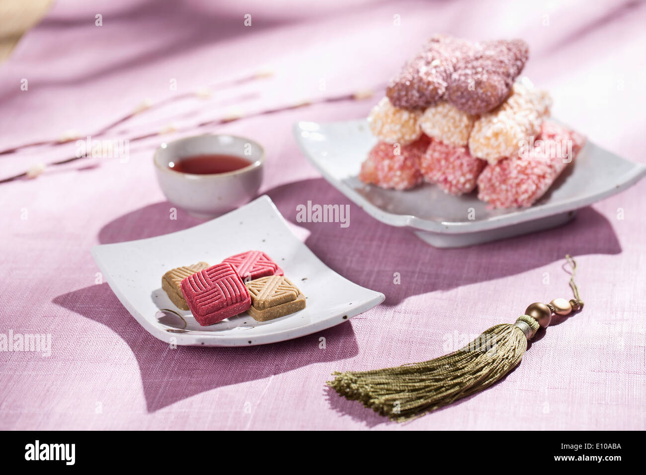traditional Korean tea and cookies Stock Photo Alamy