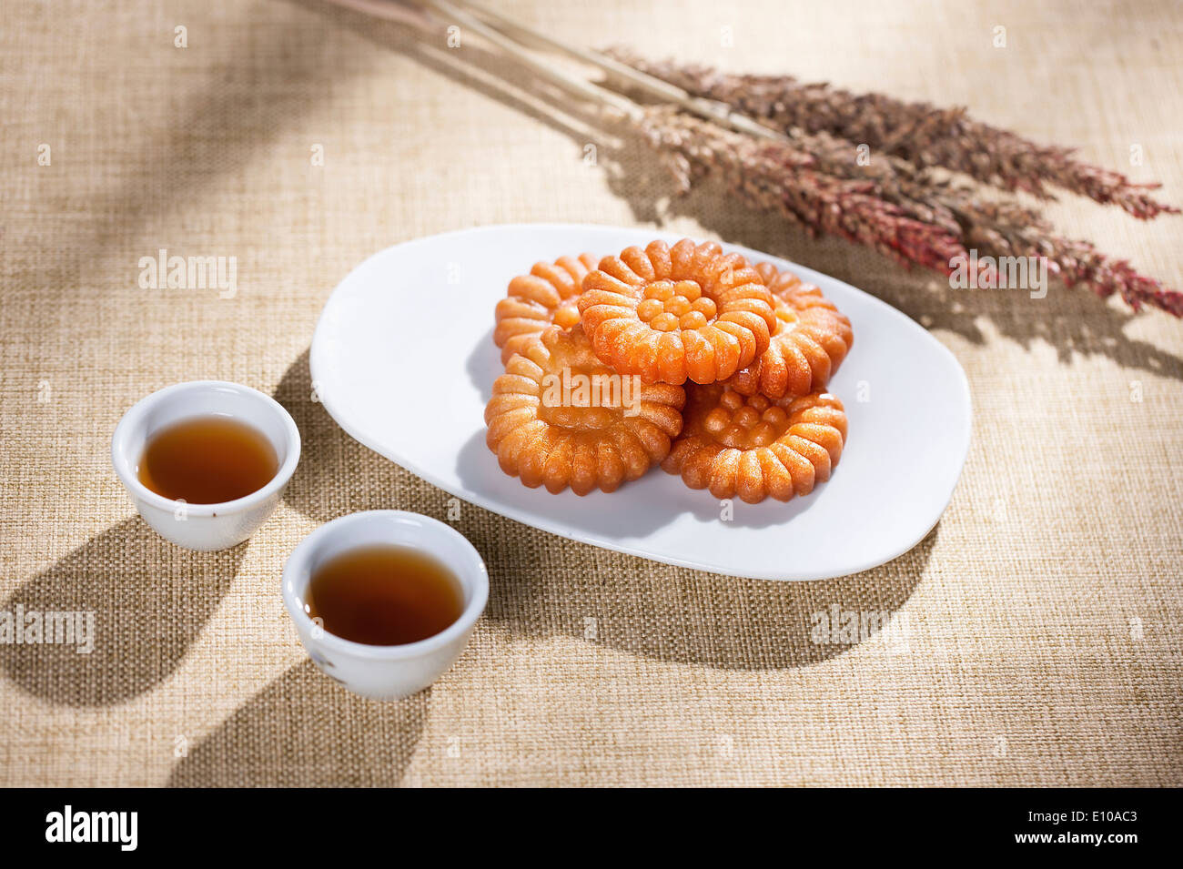 traditional Korean tea and cookies Stock Photo Alamy