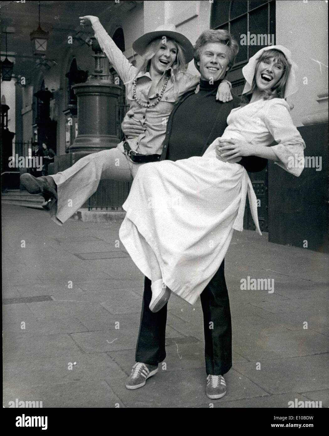Mar. 03, 1972 - Broadway star for ''Gone with the wind''.: Harve Presnell, 39, the 6ft 4 1/2 ins Broadway star who is the play Rhett Butler in ''Gone With the Wind'', with June Ritchie (left), who plays Scarlett O' Hara, and Patricia Michael, cast as Melanie Hamilton, after a champagne breakfast yesterday at the Theater Royal, Drury Lane, where the musical opens on May 3. Stock Photo