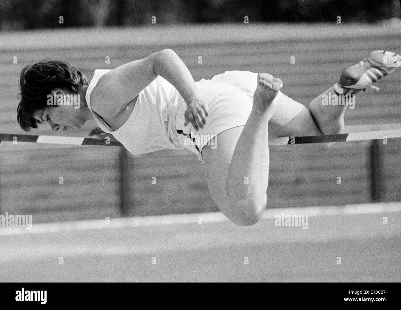 Sixties, black and white photo, sports, athletics, Competition in Athletics 1966 of the Vest Recklinghausen in the Jahn Stadium in Bottrop, high jump, women, high jumper, D-Bottrop, Ruhr area, North Rhine-Westphalia Stock Photo