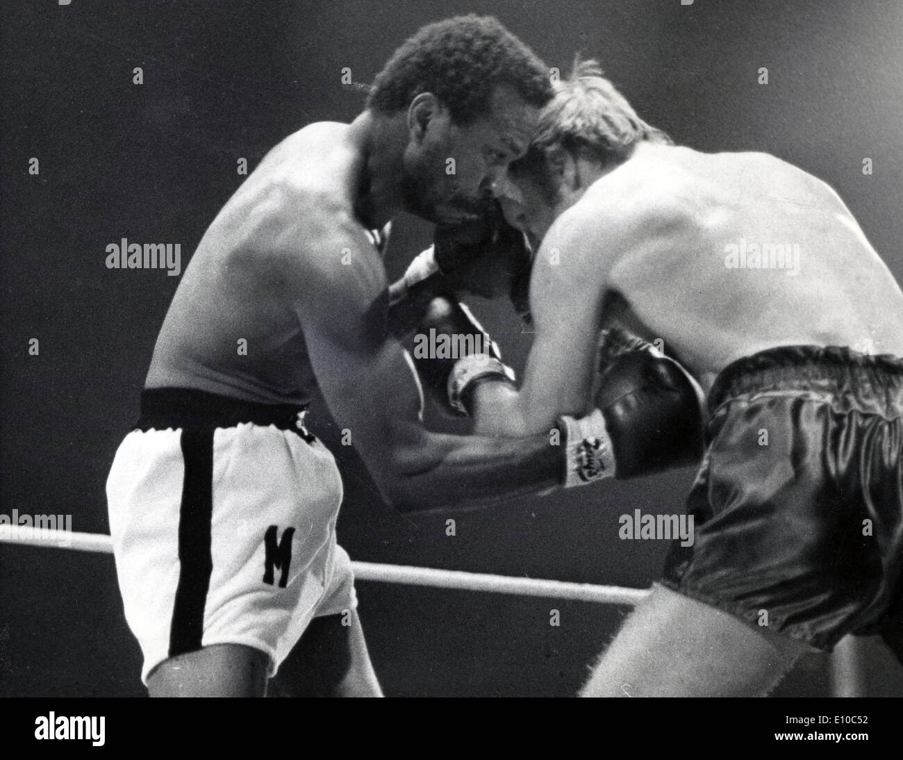 Welterweight boxing champion JOSE NAPOLES fighting against British contender RALPH CHARLES during their title fight Empire Pool. Stock Photo