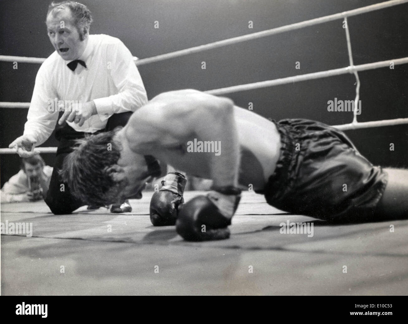 Welterweight boxing champion JOSE NAPOLES fighting against British contender RALPH CHARLES at the Empire Pool at Wembley. Stock Photo