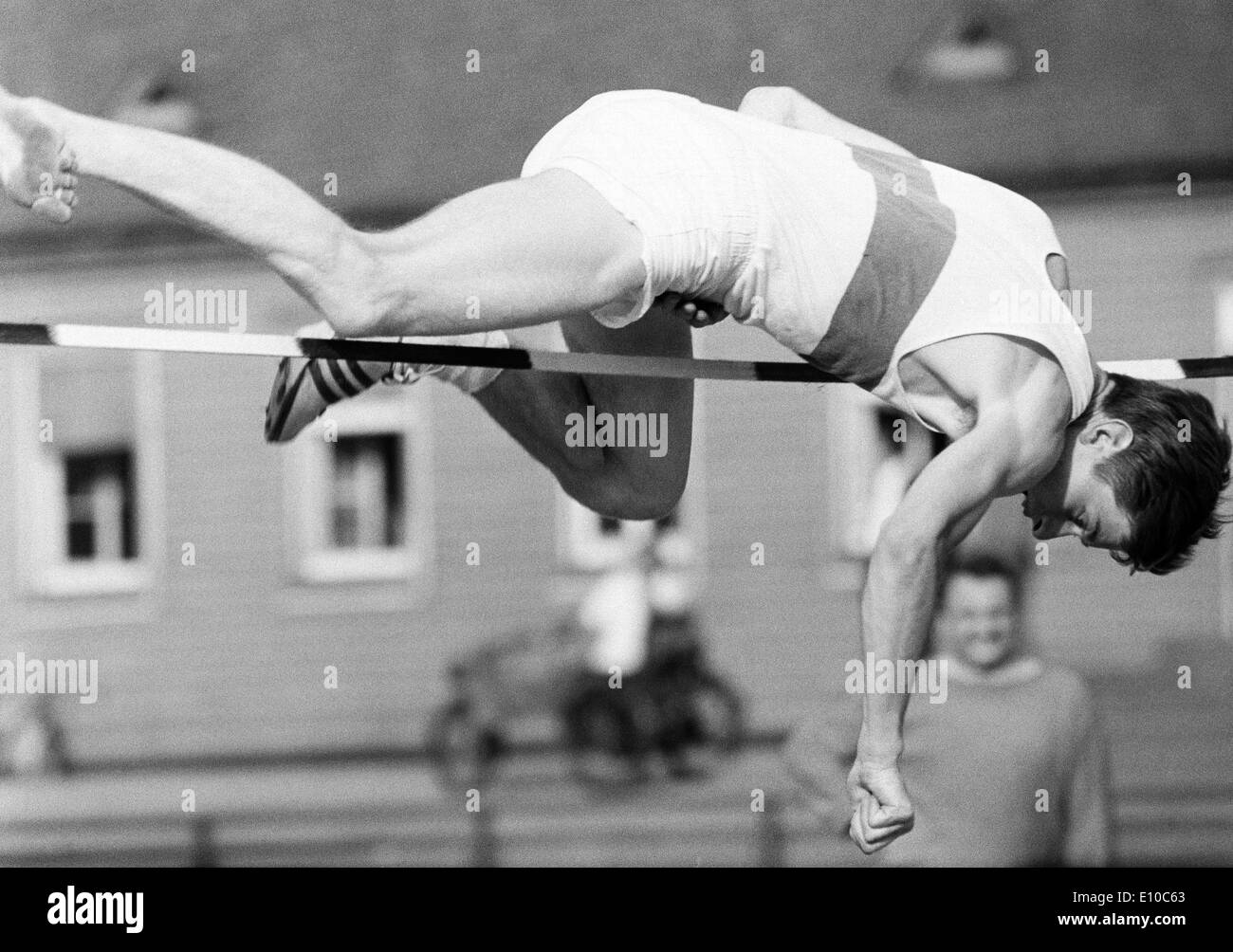 Sixties, black and white photo, sports, athletics, Competition in Athletics 1966 of the Vest Recklinghausen in the Jahn Stadium in Bottrop, high jump, men, high jumper, D-Bottrop, Ruhr area, North Rhine-Westphalia Stock Photo