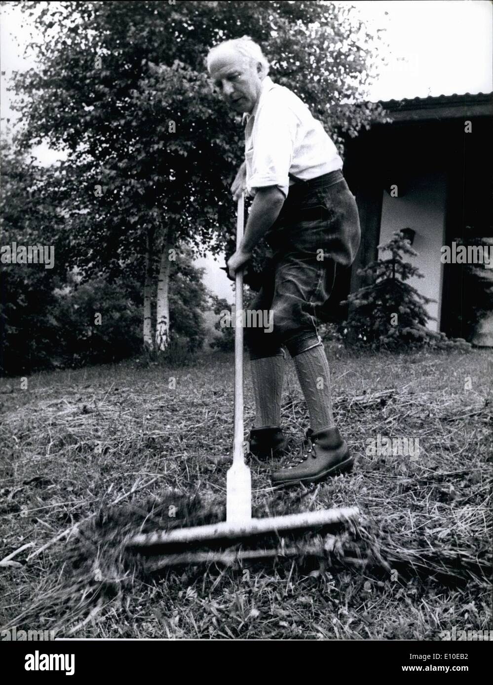 Aug. 08, 1972 - Walter Scheel, Minister of Foreign affairs, on Holiday in Austria.: At the ,moment nearly all members of the government are on summer holidays like Walter Scheel (Minister of Foreign Affairs). In his holiday home in the Austrian Hinte thal, Walter Scheel devotes himself to his family and to the garden, which he cultivates all by himself. Even here he doesn't remain indisturbed, as friends of his party and collengues - not to talk of journalists and photographers are visiting him Stock Photo