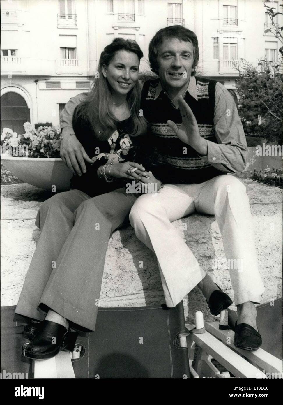 May 09, 1972 - Comedian Jean Pierre Cassel and his wife Sabine are  currently at the Cannes Film Festival where Cassel is representing Belgium  with his movie ''Malpertuis' Stock Photo - Alamy