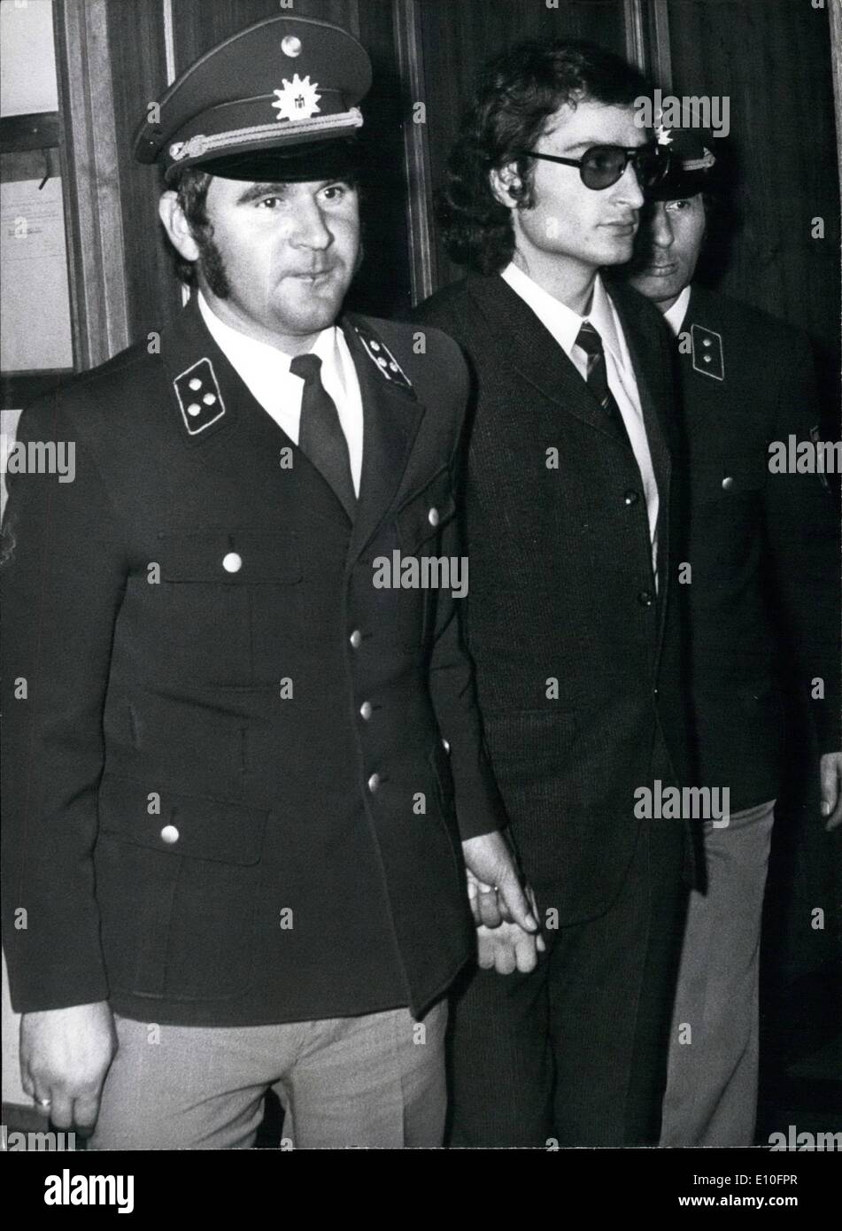 Oct. 10, 1972 - Trial against Dimitri Todorov started: The trial against the bankrobber of the Deutsche Bank in Munich's Prinzregentenstrae in August 4th 1971, Dimitri Todorov, began now in Munich. During the action his complice Hans-Georg Rmmalemayr and the hostage were shot. The trial had been delayed twice already. Stock Photo