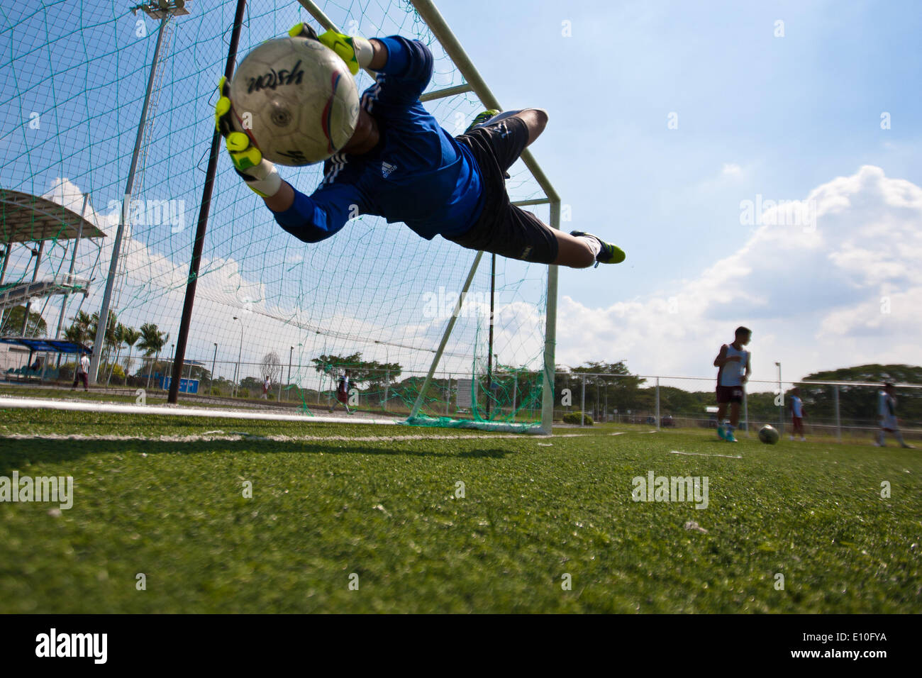 (140521) -- VALENCIA, May 21, 2014 (Xinhua) -- Image taken on May 17, 2014 shows a kid that belongs to one of the 11 seats of the Soccer School 'Juan Arango' Foundation taking part in a training in Valencia, Carabobo state, Venezuela. The Foundation seeks to catch, promote and encourage the practice of soccer among the youngest kids.  (Xinhua/Carlos Ramirez) (da) (rt) Stock Photo