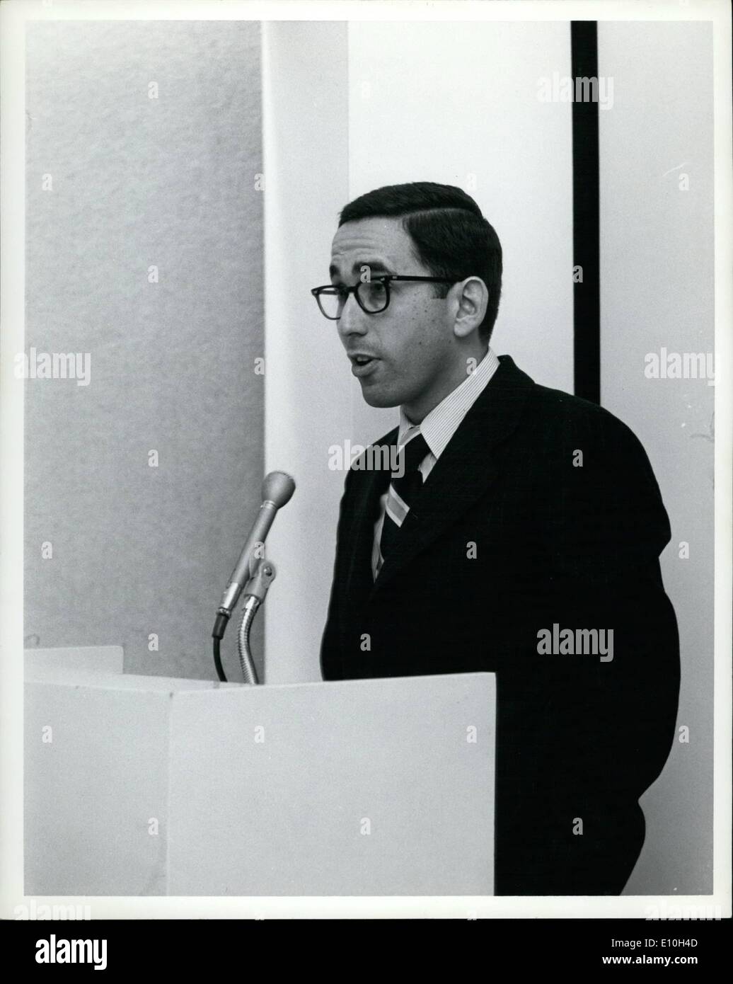 Nov. 11, 1972 - Peter A. derow - u.p. mng Director international additional , Newsweek at press eorence on expansion. Stock Photo