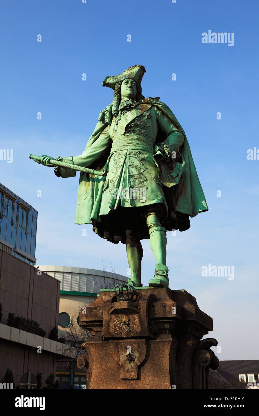 Denkmal Koenig Friedrich I. von Preussen von Heinrich Baucke auf dem Neumarkt von Moers, Niederrhein, Nordrhein-Westfalen Stock Photo