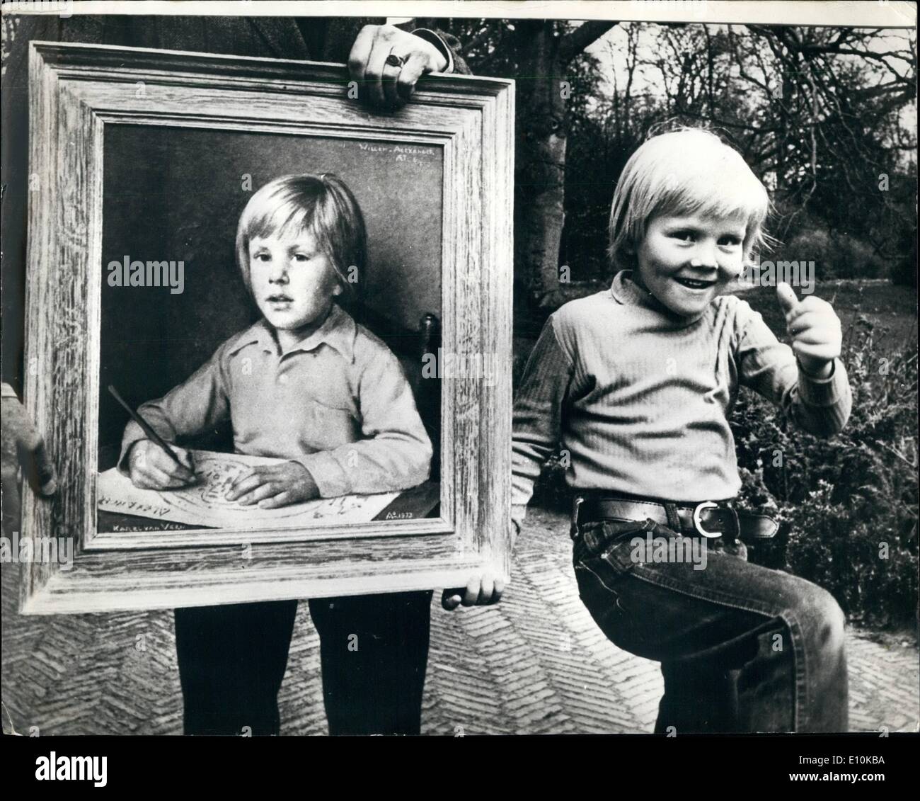apr-04-1973-prince-willem-alexander-of-holland-presented-with-a-painting-E10KBA.jpg