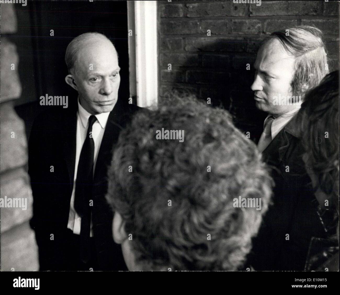 May 23, 1973 - LORD LAMBTON MAKES A STATEMENT AND ADMITS HE HAD A CASUAL AQUAINTANCE WITH A ''CALL GIRL'' LORD LAMBTON, the Parliamentary Under-Secretary of States for Defence for the Royal Air Force, yesterday resigned his position in the Government. Today in a statement he said ''I had a casual aquaintance with a''call girl'' but there has been no security risk and no blackmail''. I have no excuses whatsoever to make. I behaved with incredulous stupidity''. PHOTO SHOWS: Mr. Stewart who is Lord Lambton's butler, speaks to reporters outside the Lambton home in Hamilton Terrace, London,N.W Stock Photo