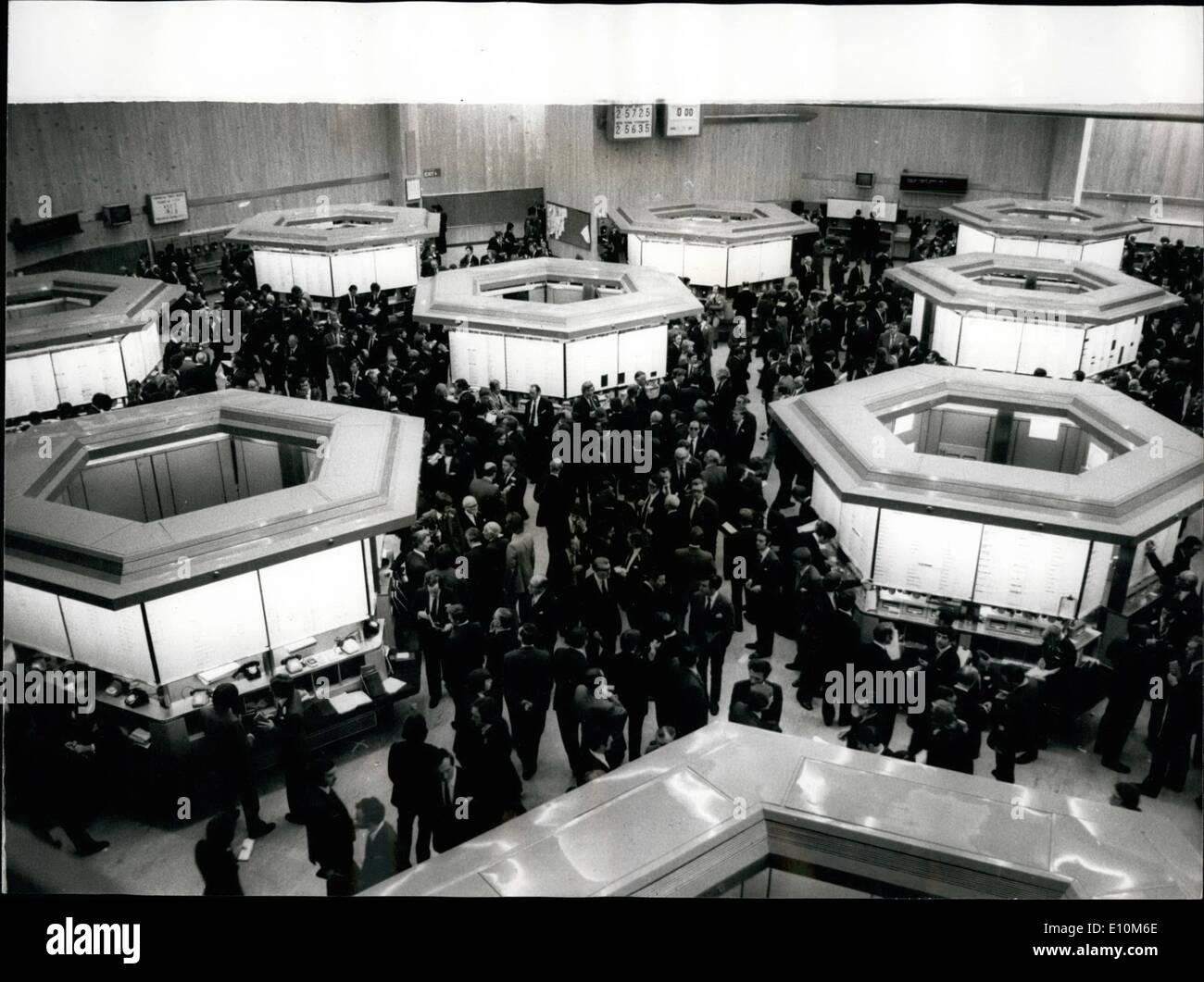 Jun. 06, 1973 - Opening of the new stock exchange in the city trading commences in the new floor: This morning the Stock Exchange moved into its new trading floor in the new building, the most modern trading center in the world with its array of technology, including two way radio for members and jobbers carrying pocket ''bleeps'' to keep in touch with their offices. The new building is in Threaoneedle Street in the city of London. Stock Photo