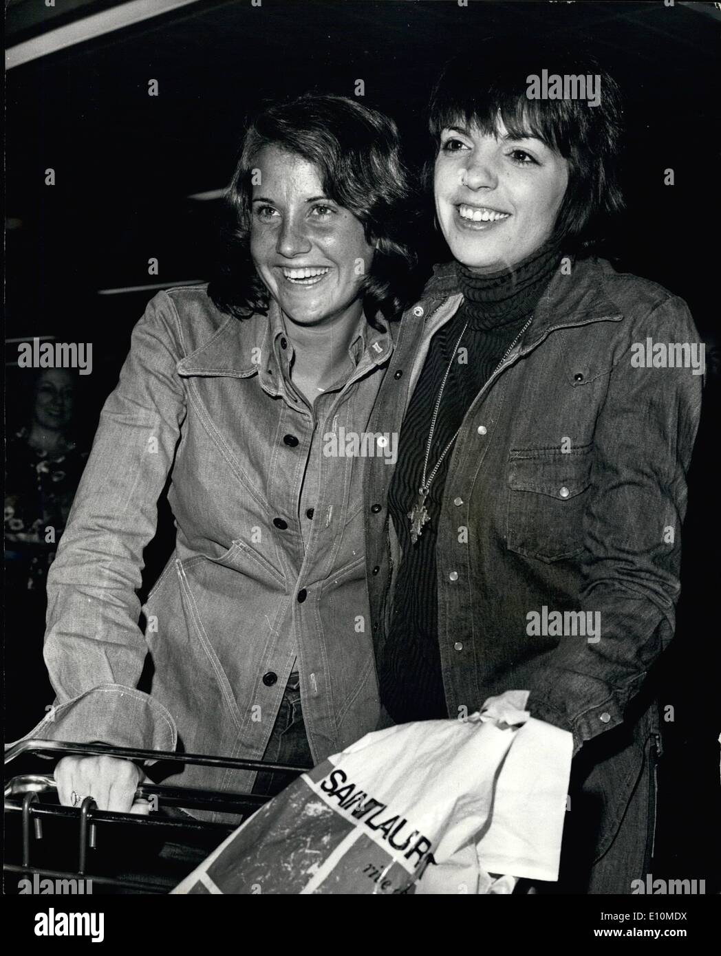 Jun. 06, 1973 - The Garland Sisters present their great airport double act: The Garland Girls were the star performers at London's Heathrow Airport yesterday. Lorna Luft, 20 year old singer and daughter of Judy Garland, flew in from America. And Liza Minnelli, her 27 year old superstar stepsister, was there to greet her with squeals of delight. Photo shows Liza and Lorna in happy mood when they met at Heathrow Airport yesterday. Stock Photo