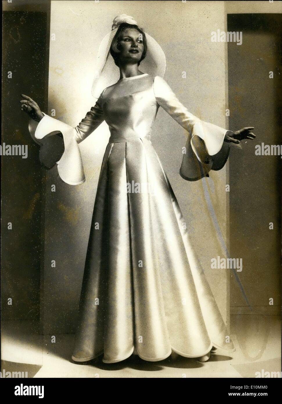 Jul 31 1973 Here Is A Wedding Dress In Gabardine Silk Paired