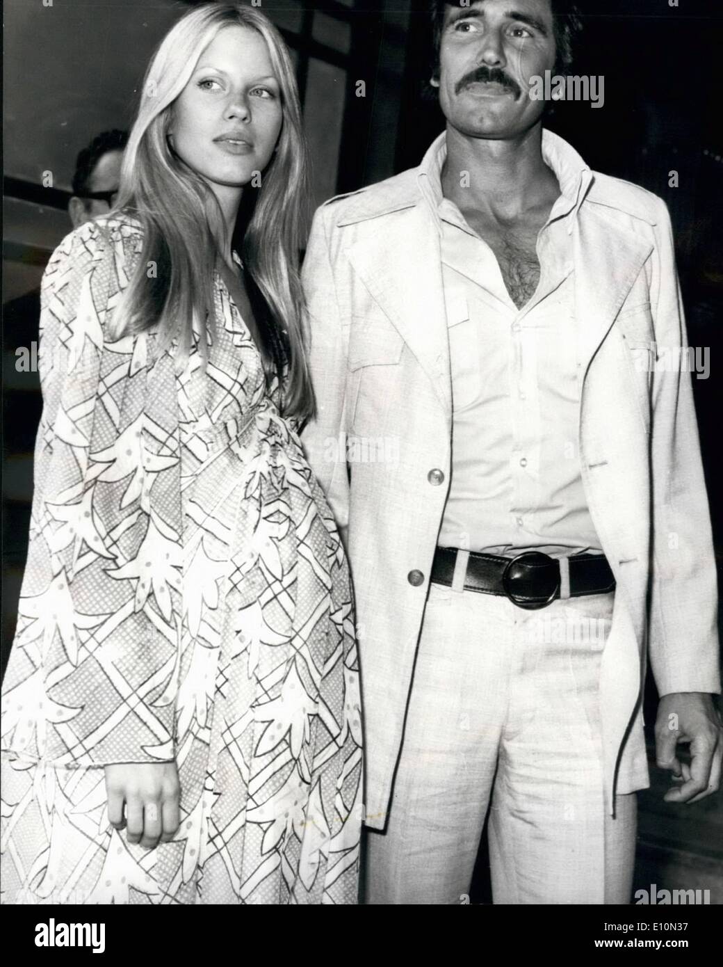 George lazenby james bond hi-res stock photography and images - Alamy