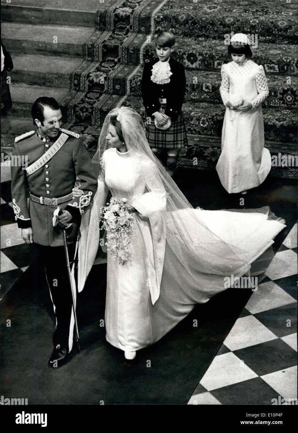 princess anne wedding dress dresses 8822: Queen Anne Neckline Lace A-Line Bridal Gown Princess anne wedding 1973 hi-res