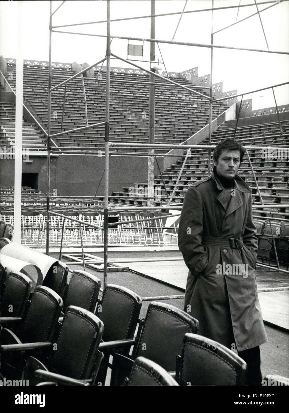 Sep. 28, 1973 - Roland-Garros Stadium will have thousands of spectators in  it on Saturday for the match between Jean-Claude Bouttier and Carlos  Monzon. Interested in the match, Alain Delon came to